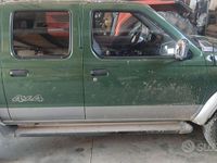 Usata Nissan Navara 103 CV (75 kW) 2001 Verde Pick-up