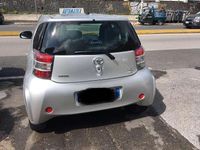 Usata Toyota iQ 68 CV (50 kW) 2012 Argento Utilitaria