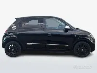 Usata Renault Twingo Urban Night 30 kW (42 CV) 2022 Nero Utilitaria