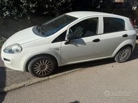 Usata Fiat Punto Lounge 69 CV (50 kW) 2018 Bianco Utilitaria