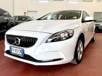 Usata Volvo V40 Momentum 120 CV (88 kW) 2018 Bianco Berlina