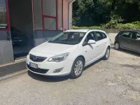 Usata Opel Astra Cosmo 110 CV (80 kW) 2012 Bianco Station wagon