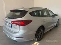 Usata Ford Focus ST-Line 155 CV (114 kW) 2023 Grigio Station wagon