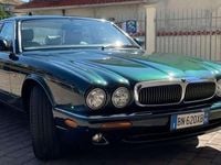 Usata Jaguar XJ8 237 CV (174 kW) 2000 Verde Berlina