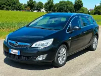 Usata Opel Astra 110 CV (80 kW) 2012 Nero Station wagon