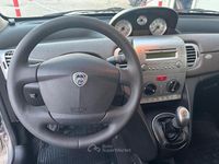 Usata Lancia Ypsilon 77 CV (56 kW) 2010 Gray Utilitaria