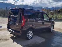 Usata Fiat Doblò Emotion 105 CV (77 kW) 2012 Rosso Monovolume