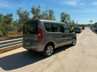 Usata Opel Combo 105 CV (77 kW) 2012 Marrone Monovolume