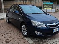 Usata Opel Astra 140 CV (102 kW) 2011 Blu Utilitaria