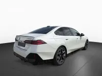 Usata BMW 550e M Sport 489 CV (359 kW) 2025 Bianca minerale Berlina