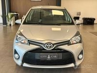 Usata Toyota Yaris Lounge 99 CV (72 kW) 2016 Grigio Berlina