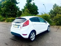 Usata Ford Fiesta 92 CV (67 kW) 2010 Bianco Berlina