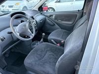 Usata Toyota Yaris Sol 67 CV (49 kW) 2002 Grigio Berlina