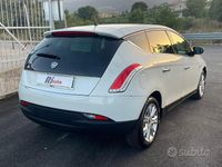 Begagnad Lancia Delta S 120 HK (88 kW) 2011 Vit Halvkombi