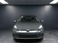 Usata VW Golf VIII Life 110 CV (80 kW) 2023 Grigio Berlina