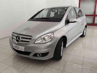 Usata Mercedes B200 Premium 140 CV (102 kW) 2011 Argento Monovolume