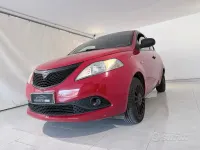 Usado Lancia Ypsilon 69 HP (50 kW) 2018 Vermelho Citadino