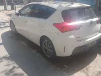 Usata Toyota Auris Hybrid Lounge 99 CV (72 kW) 2013 Bianco Berlina