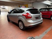 Begagnad Ford Focus Titanium 150 HK (110 kW) 2011 Grå Sedan
