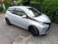 Usado Toyota Aygo X-pure 69 HP (50 kW) 2016 Prateado Citadino