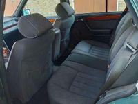 Usata Mercedes E200 136 CV (100 kW) 1995 Verde Station wagon