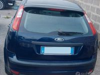 Begagnad Ford Focus 2005 Blå Sedan