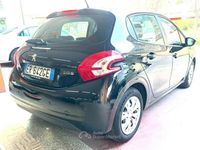 Usata Peugeot 208 Active 82 CV (60 kW) 2013 Nero Utilitaria