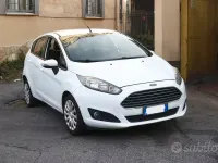 Begagnad Ford Fiesta 75 HK (55 kW) 2014 Vit Halvkombi