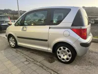 Occasion Peugeot 1007 68 PK (50 kW) 2006 Grijs MPV
