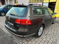 Usata VW Passat 105 CV (77 kW) 2011 Marrone Station wagon