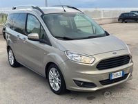 Usata Ford Tourneo Courier 95 CV (69 kW) 2015 Grigio Monovolume
