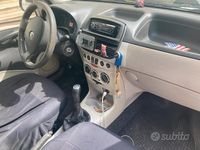 Usata Fiat Punto 69 CV (50 kW) 2006 Grigio Utilitaria
