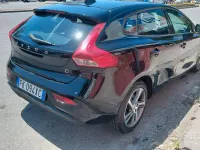Usata Volvo V40 120 CV (88 kW) 2017 Nero Berlina