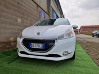 Usata Peugeot 208 Active 95 CV (69 kW) 2014 Bianco Utilitaria