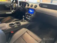 Usata Ford Mustang 317 CV (233 kW) 2017 Bianco Coupé