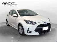 Second-hand Toyota Yaris Active 72 CP (52 kW) 2022 Alb Hatchback