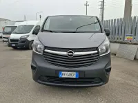 Usata Opel Vivaro 145 CV (106 kW) 2017 Grigio metallizzato Monovolume