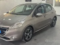 Usata Peugeot 208 Allure 68 CV (50 kW) 2014 Marrone Utilitaria