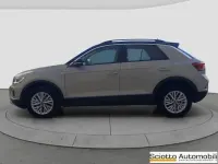 Usata VW T-Roc Life 110 CV (80 kW) 2023 Beige SUV