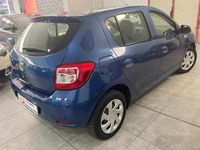 Usata Dacia Sandero Lauréate 75 CV (55 kW) 2014 Blu Berlina