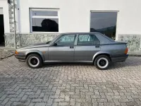 Usata Alfa Romeo 75 150 CV (110 kW) 1988 Grigio Berlina