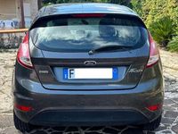 Usata Ford Fiesta 101 CV (74 kW) 2015 Grigio Berlina