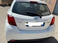 Usata Toyota Yaris 90 CV (66 kW) 2016 Bianco Utilitaria