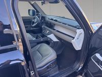 Usata Land Rover Defender SE 200 CV (147 kW) 2023 Santorini black SUV