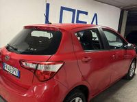 Usata Toyota Yaris Cool 69 CV (50 kW) 2018 Rosso Berlina