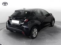 Usata Toyota Yaris Hybrid Lounge 116 CV (85 kW) 2022 Black met Berlina
