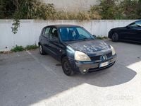 Usata Renault Clio II 58 CV (42 kW) 2005 Verde Utilitaria