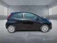 Usata Toyota Aygo Connect Style 72 CV (52 kW) 2021 Nero Utilitaria