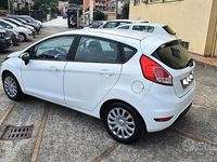 Usata Ford Fiesta 75 CV (55 kW) 2014 Bianco Utilitaria