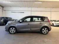 Usata Renault Scénic Dynamique 110 CV (80 kW) 2011 Grigio Monovolume